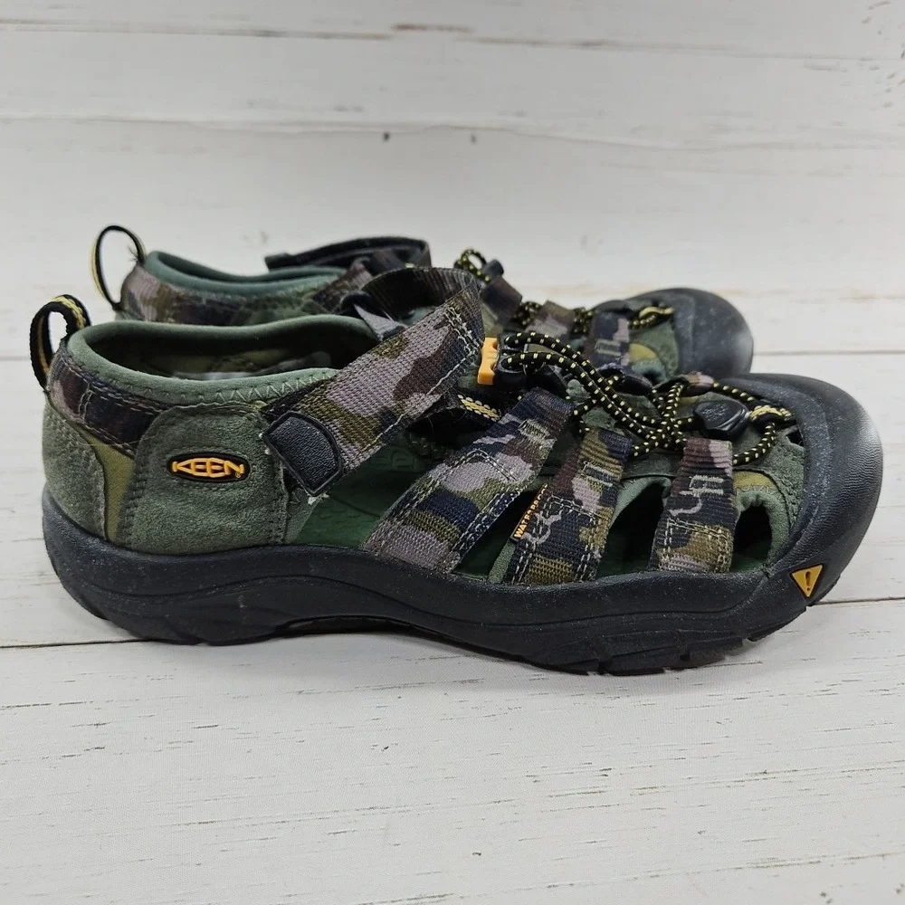 Keen Newport‎ H2 Youth Size 6 Camo Green Sport Outdoor Hiking Sandals Shoes 9212
